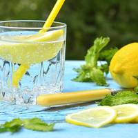 9 захворювань, які вилікує вода з лимоном