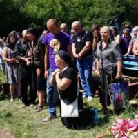 На панахиді оплакували юнака над гробом: Хлопець шокував всіх, зявившись на власному похороні