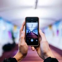 Ніяких дротів: українці створили зарядку мрії для смартфона (відео)