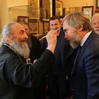 Новинський пообіцяв власноруч захищати Лавру, і тут у людей виникло одне єдине запитання