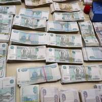 Троє українців несли під одягом три мільйони рублів до Росії