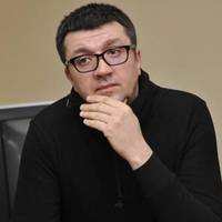 Журналіст Сергій Іванов → “підполковнику МВС Росії у відставці”: “- Окей. Послухай мене, туп@ свин@с@бача [цензура]…”