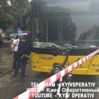 Не поділили дорогу: у Києві мотоцикліст стріляв у водія маршрутки
