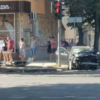 У Сумах поліцейське авто вилетіло на тротуар і збило пішоходів