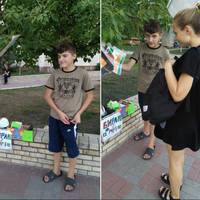 Хлопець продавав те, що зробив своїми руками. Мене зачепила ОДНА табличка…