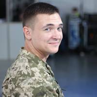 Реєстратура. – В мене направлення на аналізи.. З військкомату. Можна дізнатись в яких кабінетах що здавати?