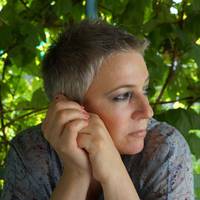 Я народилася в Івано-Франківську. В сімї, де зовсім не знали російської. В 2 роки мене перевезли в Харків. В перший день садочку вихователька сказала моїй мамі..