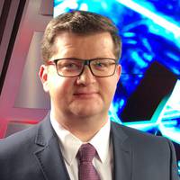 Розмовляю з литовським колегою на YES. Він захоплено: – У вас стільки наших туристів по Києву їздить!