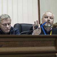 Били дубинками, викрикуючи погрози.. У Києві напали на суддю, який веде справу тої самої “чорної роти”Беркуту, яка 20 лютого розстрілювала людей на Інститутській..