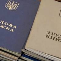 Чи входять в пенсійний стаж декрет, навчання та армія: пояснення експерта