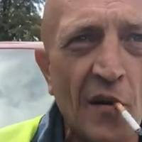 Відео: Київ. Парковка. До машини підходить ось цей чоловік та кримінальним жаргоном починає вимагати кошти за парковку..