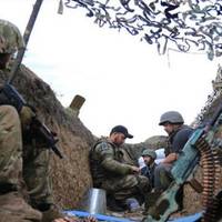 Лист з фронту... Цілу ніч йшов дощ. В окопі вода. Всі мокрі до нитки, не гріють анегдоти про дівок і сауни. Допікає кашель, сон і втома.