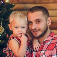 Друзі, у нас БІДА. Мій чоловік вижив у найстрашніші дні Майдану, пережив війну, але програв битву сам з собою… (ВІДЕО)