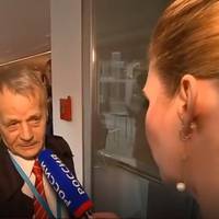 Відео. Пропагандистка РФ Скабєєва у кулуарах ПАРЄ добралася до Мустафи Джемілєва.