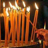 Чи можна в церкві запалювати свічку від свічки іншої людини