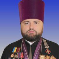 Як вам бізнес-план?! Священник організував платну парковку на території церкви біля вокзалу у Києві