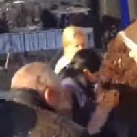 У центрі Києва нардепів облили фекаліями: опубліковане відео
