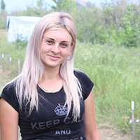 Лєна – демінер. Знаєте, що це таке? Це людина, яка звільняє від вибухівки землю, якою вона нафарширована