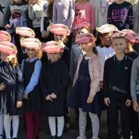 В Івано-Франківську вдягли дітям на голови 