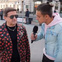 Відео. Prada, Armani і подарунок від олігарха. Український політолог Карасьов у Москві 