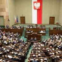 Голосували стоячи: Польща оголосила війну Росії за українських вязнів. ВІДЕО