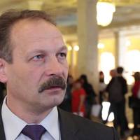 Боїться потрапити під «роздачу»? – Нардеп Барна просить позбавити акредитації журналіста, якого обматюкав у Раді (документ)