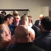 Белью після бою прорвався в роздягальню до Усіка (відео)