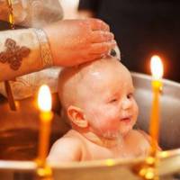 Хрестини: кому категорично заборонено ставати хрещеними батьками