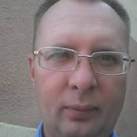 Тупійте українці! Бо мудрі Ви нікому не потрібні. Будьте бідні українці! Бо заможні та незалежні Ви нікому не потрібні, — Співак