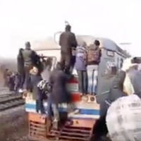 У мережі зявилось відео штурму міської електрички на Троєщині
