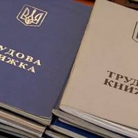 Чи входять в пенсійний стаж декрет, навчання і армія: щойно експерт все пояснила…