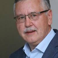 Анатолій Гриценко: Дзвінок з невідомого номера. Взяв слухавку. Несподівано знайомий голос: 