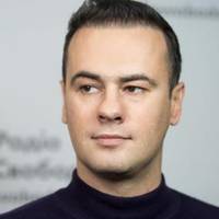 Політолог Максим Ялі: Запам'ятайте цей твіт. Мій прозноз: максимально через рік усі ті, що зараз обожнюють Зеленського, будуть його..