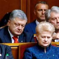 “Прикро до сліз… проміняли справжнього Президента на клоуна.” Мережа відреагувала на нове робоче місце Порошенка