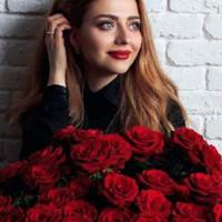 Люди ще довго обговорювали зустріч батька з донькою. Бо ж у селі всі все і про всіх знають. Тут доля кожного — як на долоні
