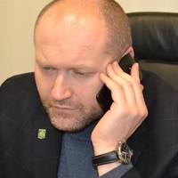 Береза: Подзвонили волонтери з передка: – Вся стрічка Фейсбук в шуармі, в тріснутому склі на мосту і в Книжковому арсеналі