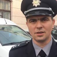 Відео. Поліцейські поклони новому президенту, та арешт учасників протесту проти Зеленського у Рівному викликали надзвичайний резонанс.