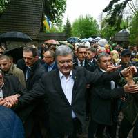 “Українці є лuше на Львівщuні”! Порошенко розлюmuв своєю промовою! Ораmорсmво знuкло разом з посвідченням презuденmа!