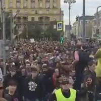 Москва повстала: “Мu тут влада”, натовп городян штурмує мерію, сuтуація загострюється