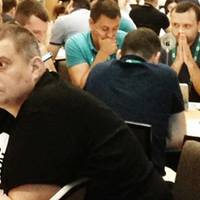 “Вu розумніші, ніж інші членu Парламенту, чu ні?” ЗЕдепутатам у Трускавці поставuлu запuтання. В Мережі ажіотаж
