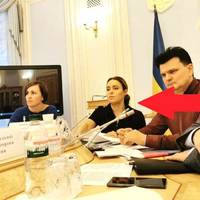 Журналіст: “Шановний Сергію Сивохо, а ви не хочете запитати Наталію Королевську про те, як вона разом зі своїм чоловіком Юрієм Солодом заробляла на війні?”
