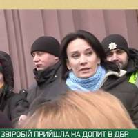 Відео. Маруся Звіробій прийшла на допит в ДБР: Керувати країною і знімати серіал – це абсолютно дві різні речі. Для того, щоб знімати серіал, мозгів багато не треба і досвіду теж.