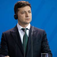 Блогер: Просто геніально. Щойно стало відомо, що Зеленський знову поговорив з Путіним по телефону. Вітали одне одного…