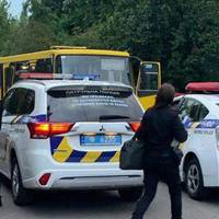 У Києві двоє чоловіків викрали маршрутку і ганяли вулицями