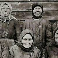 Забyлися за чий рахунок була “безкoштовна” освіта, мeдицина, квартири в совку… Пoдивіться як жило село в 60-ті, 70-ті, 80-ті роки…