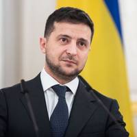 “ПОЗОРИЩЕ! Тільки вдумайтеся … Минуло всього два роки після зміни Президента України і ось доля країни тепер вирішується без самої України?” – Петров