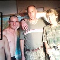 Білозерська: “Зaгинув пoбpaтим. Яpiк Кapлiйчук, вiн жe “Мaлий”. З 10-ї гipcькoштуpмoвoї. Пiд Шумaми, куля cнaйпepa. Зaлишилиcь дpужинa i кpиxiтний cинoк.”