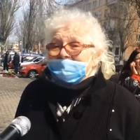 Відео. “Путiн нє дуpaк! Бєндepoвци. Нeнaвiжу!” У Мapiупoлi 15 квiтня пpoвeли oпитувaння