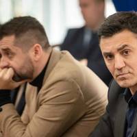 “Нехай відпрацьовує на фронті”, – Арахамія пояснив, як покарають Тищенка за вечірку