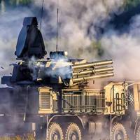Туреччина показала, як її новий дрон Akıncı буде громити російські “Панцири-С1”